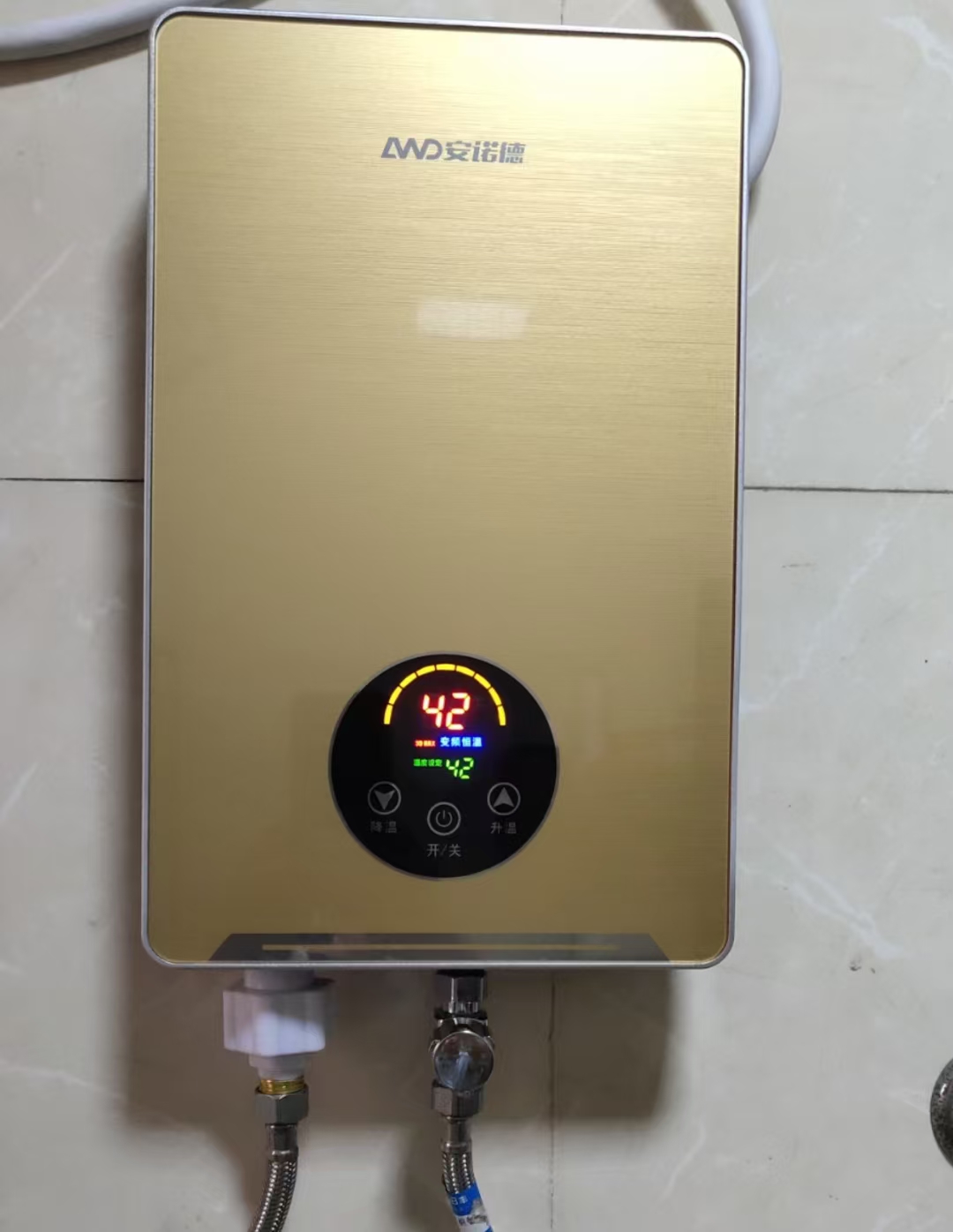 安诺德即热式电热水器安装效果实拍